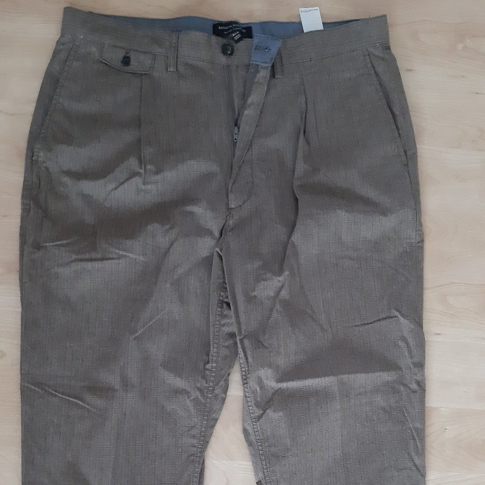 BANANA REPUBLIC FACTORY mens Grayson plaid pant- size 36 x 32, new w/ tags